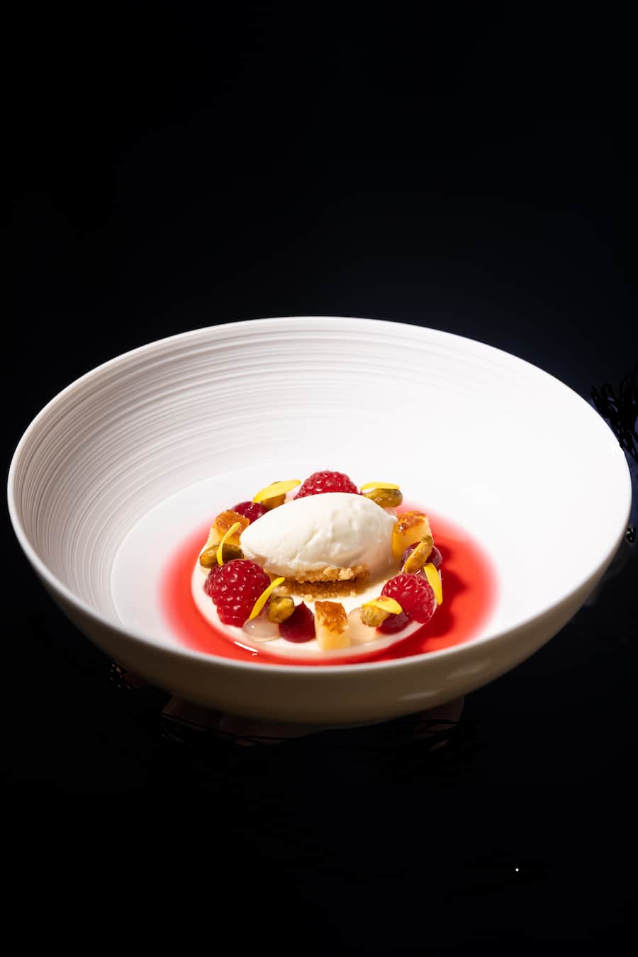 The Dining Room, Cham mit Gastgeberin Johanna Hagen und KüchenchFotografiert am 5 Juli 2024AUF DEM FOTO: griech. Joghurt mit Himbeere