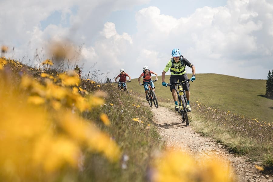 GSTAAD SAANENLAND TOURISMUS Biken