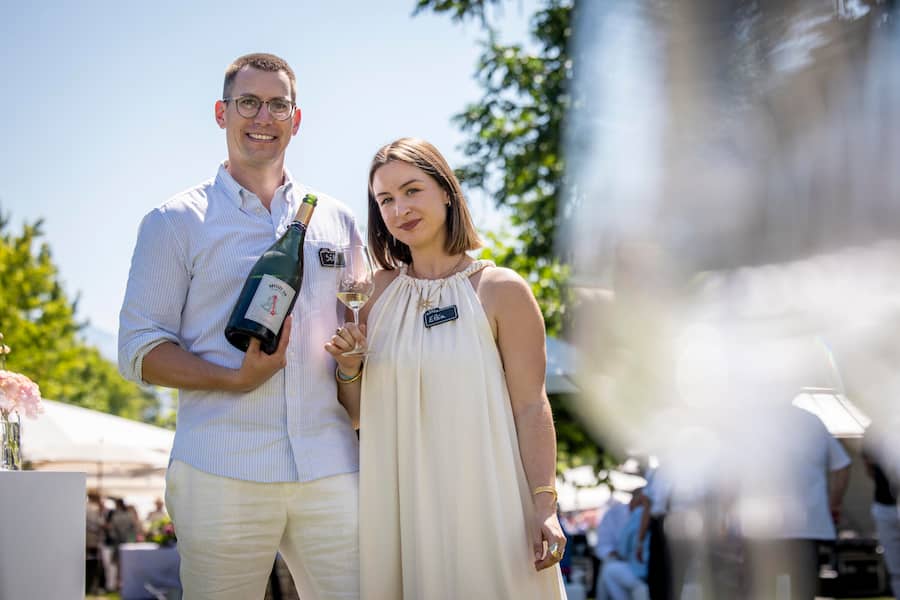 Elea und Sébastien Jeannelle schenkten die Champagner. «Odyssée 319» aus der Magnum aus.