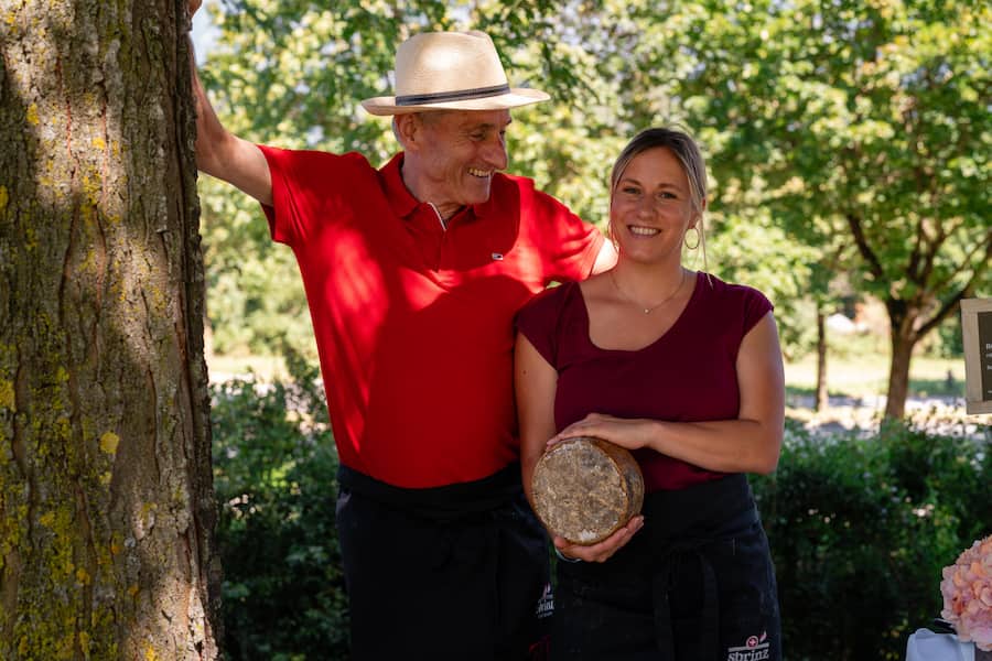 Rolf Beeler mit Tochter Muriel - Rolf Beeler Käse - GaultMillau Garden Party 2024 - 11. August 2024 - Copyright Olivia Pulver