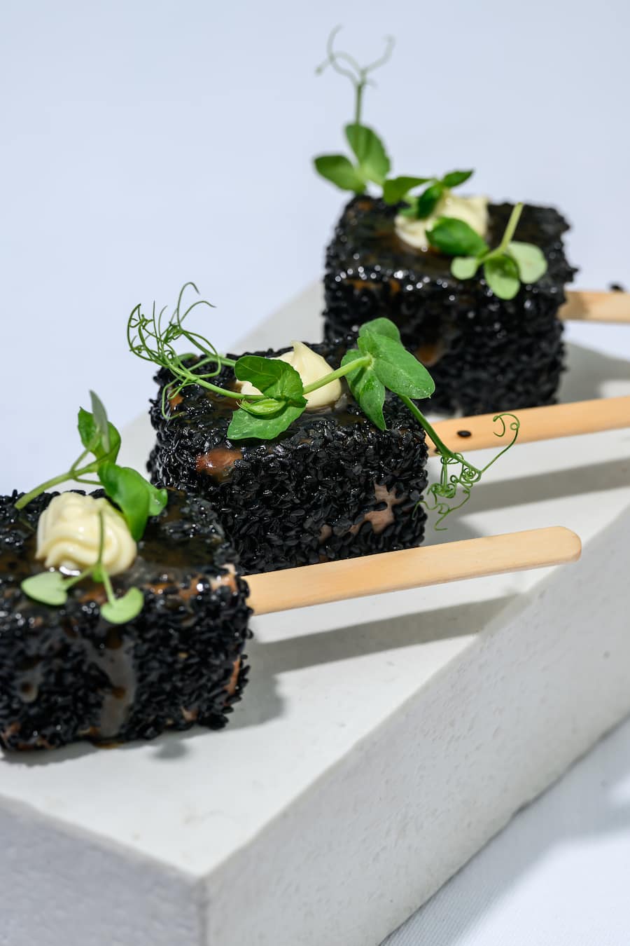 Genève, 29 août 2024.Soirée organisée au restaurant Visitaly par Just Eat et Gault&Millau.Tataki de thon et sésame noir©François Wavre | Lundi13