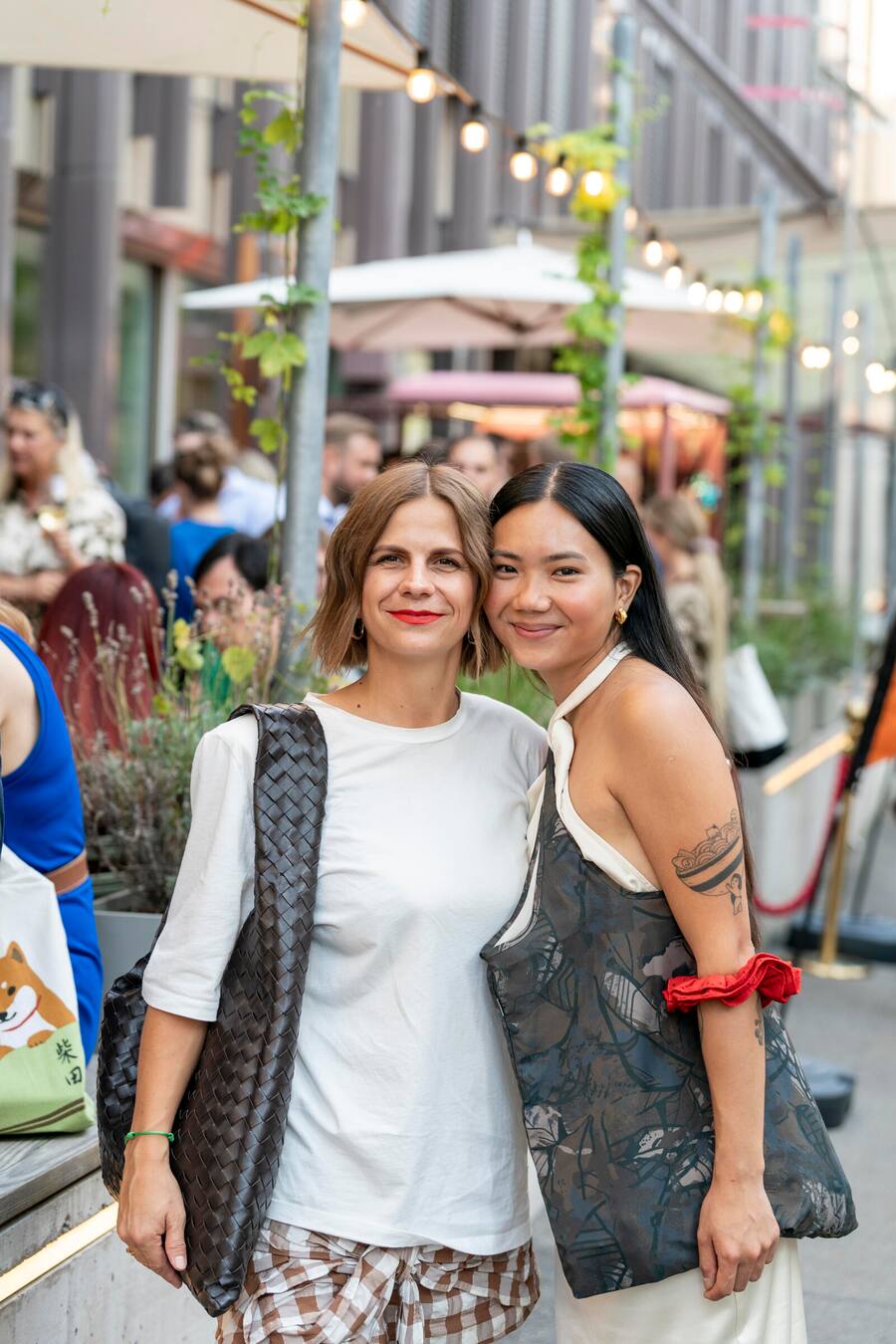 KICK-OFF PARTY, Züri isst und Just eat, im Studio Zürich, Adriana Hartmann (l) mit Jana Heinichen