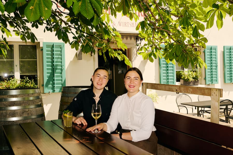 GMC Rest. Augarten Untere Steig 15, 8462 Rheinau ZHRubrik Schweizer FleischSchwestern Nicole (Gastgeberin) und Anica (Köchin) Schmid