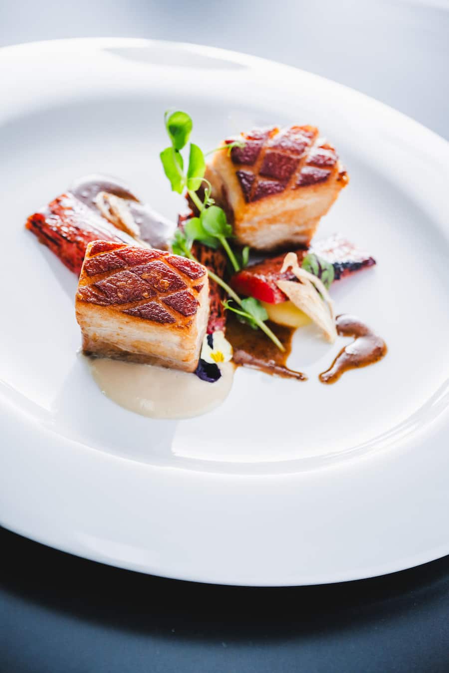 Ascona 2024: Villa Orsalina: Riccardo Scamarico kocht Schweinebauch