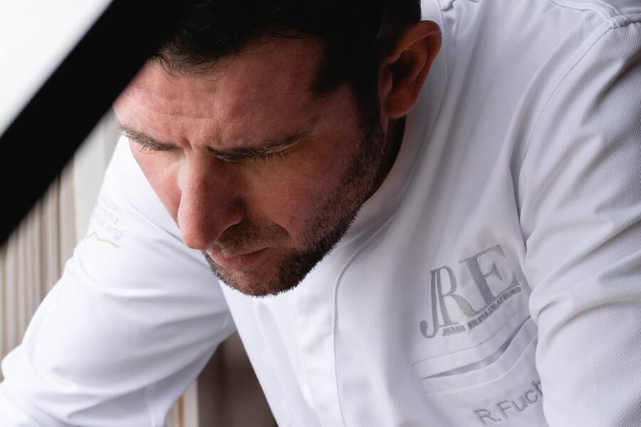 Rolf Fuchs, Panorama, Steffisburg, Eier, Ostern, Szegediner Ei mit Sauerkraut, Lardo, Paprikaschaum und Schnittlauch-Sauerrahm-Espuma