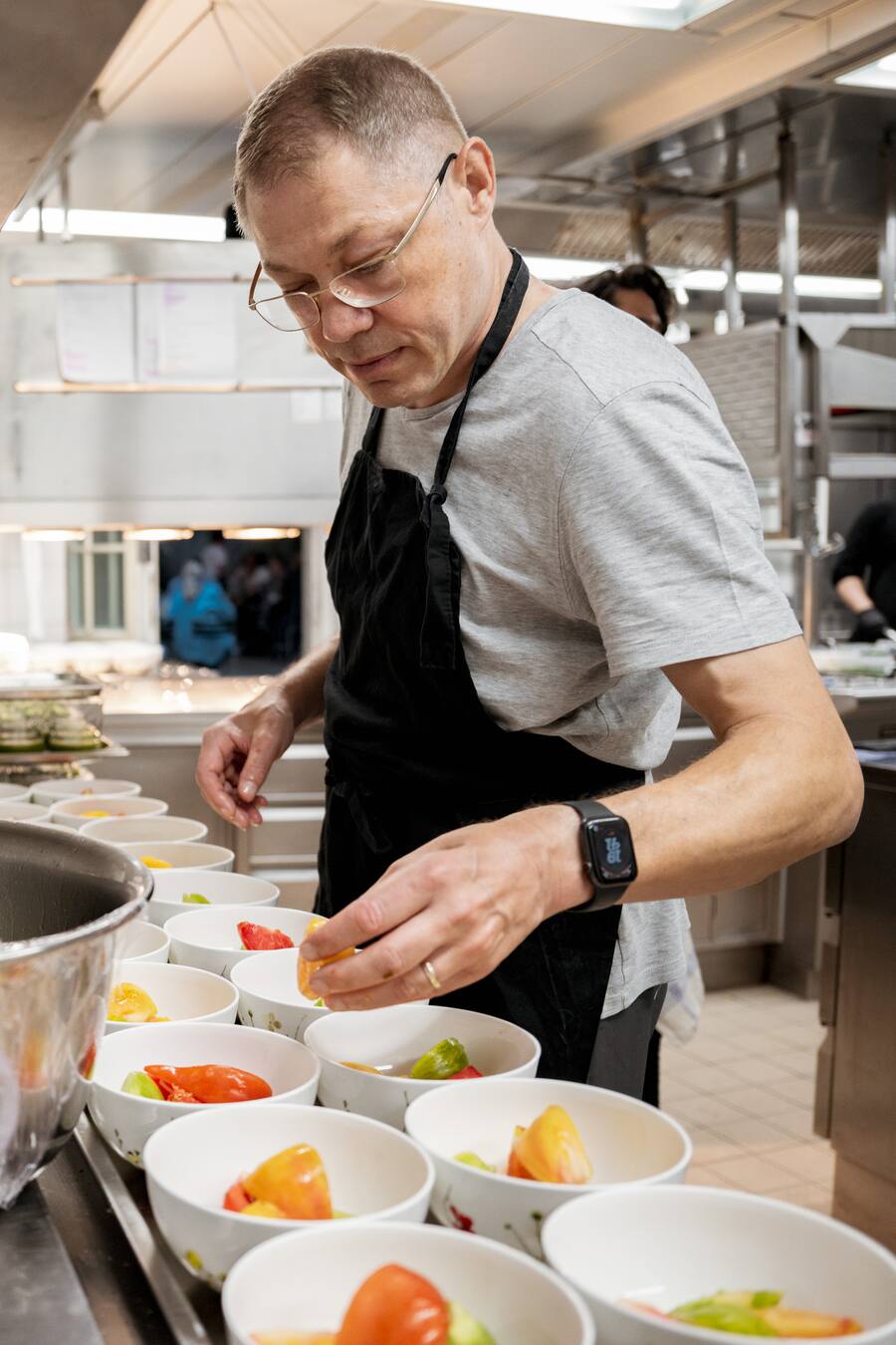 David Schnapp bei Nenad Mlinarevic im Neumarkt Zürich - Schnapp hilft in der Küche