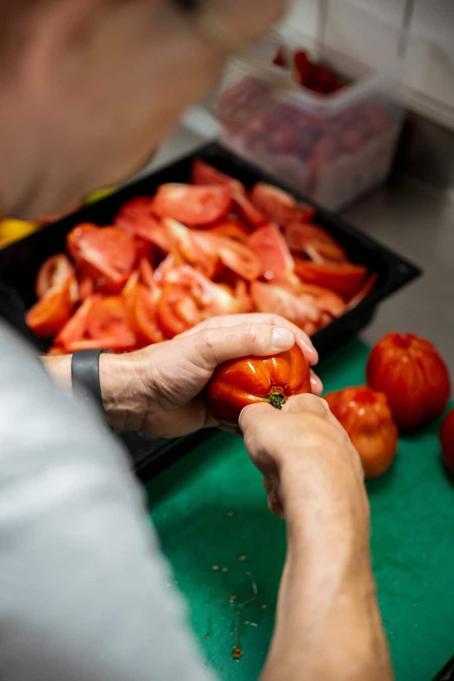 David Schnapp bei Nenad Mlinarevic im Neumarkt Zürich - Schnapp hilft in der Küche