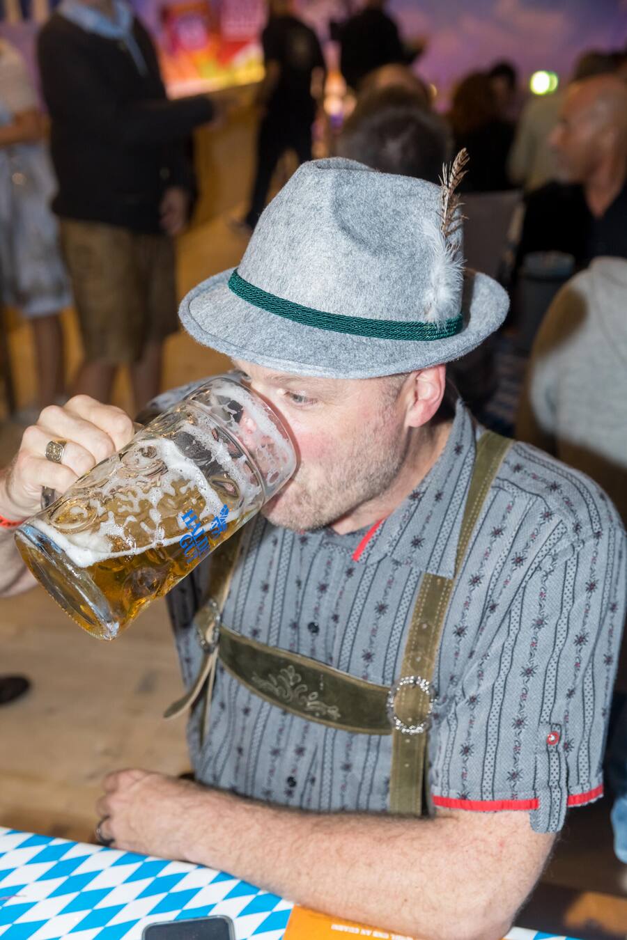 Böni tranchiert ... das Oktoberfest im HB Zürich Stimmungsbilder Fotografiert am 26.09.2024