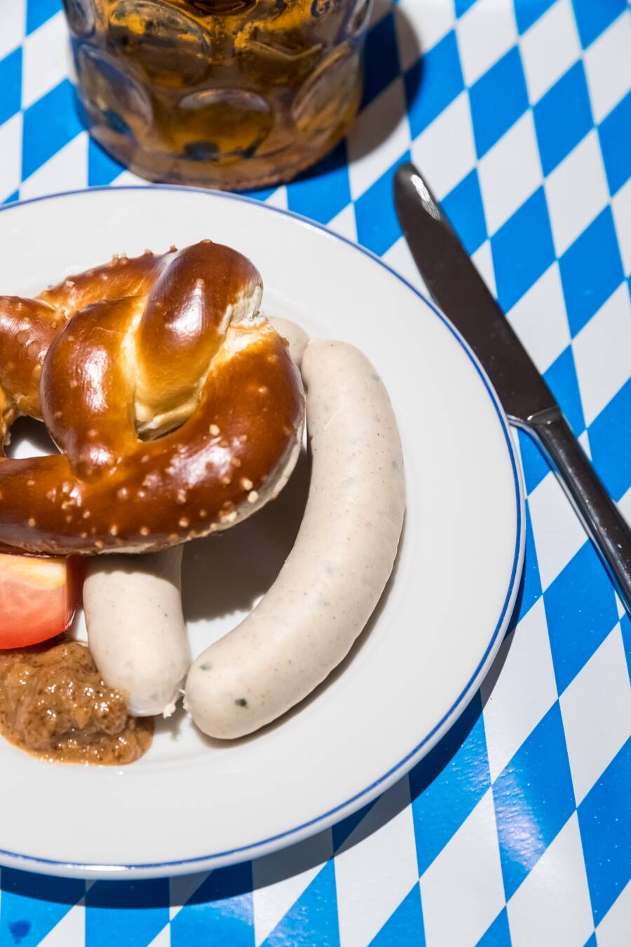 Böni tranchiert ... das Oktoberfest im HB Zürich Gericht: 1 Paar Wisswürste Münchner Art mit Brezn Fotografiert am 26.09.2024
