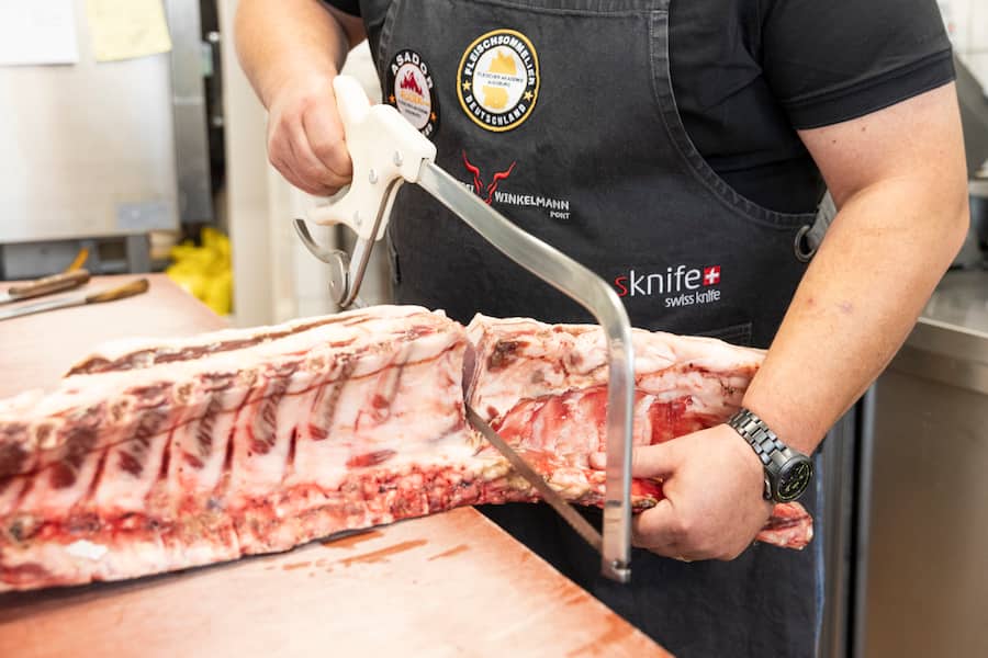 Port, 26.8.2024; Fleischsommelier Daniel Winkelmann. Photo Monika Flueckiger