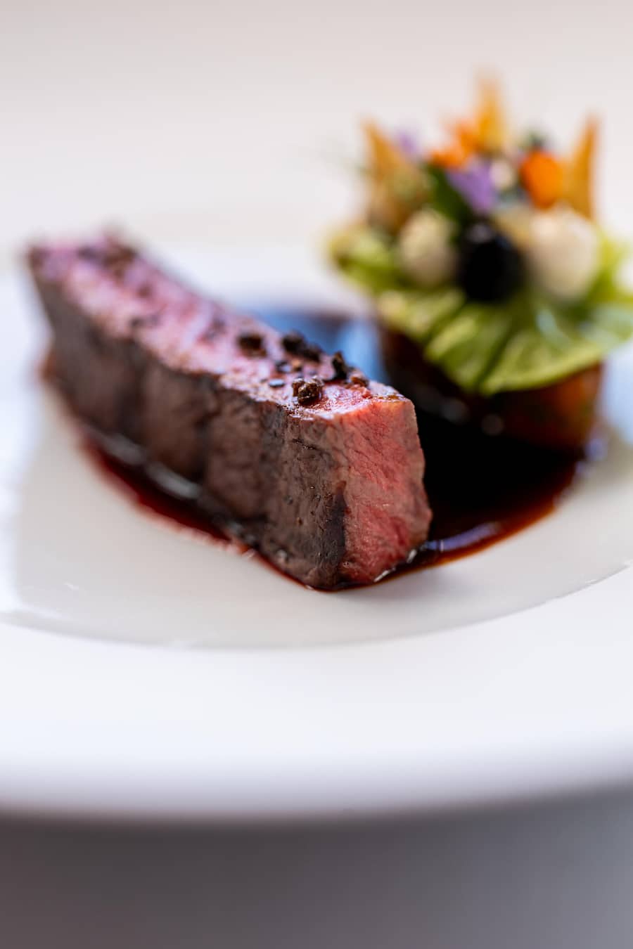 Hotel Einstein, St. Gallen; 29.08.2024 Gericht: WAGYU TAFELSPITZ, Peperoni, Joghurt, Lattich