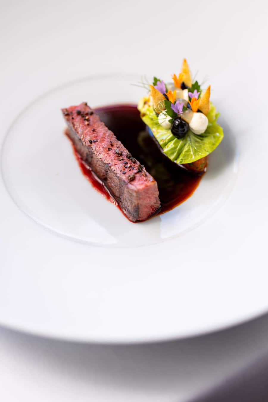 Hotel Einstein, St. Gallen; 29.08.2024 Gericht: WAGYU TAFELSPITZ, Peperoni, Joghurt, Lattich