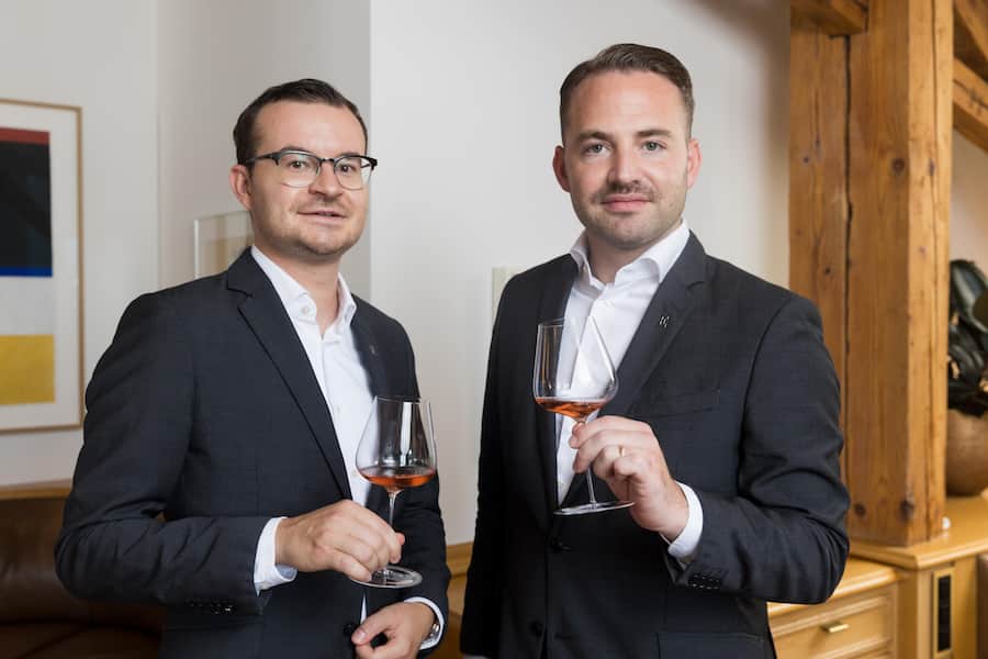 Hotel Einstein, St. Gallen; 29.08.2024 Daniel Bölle , Restaurant Manager (Brille) Loris Lenzo, Sommelier