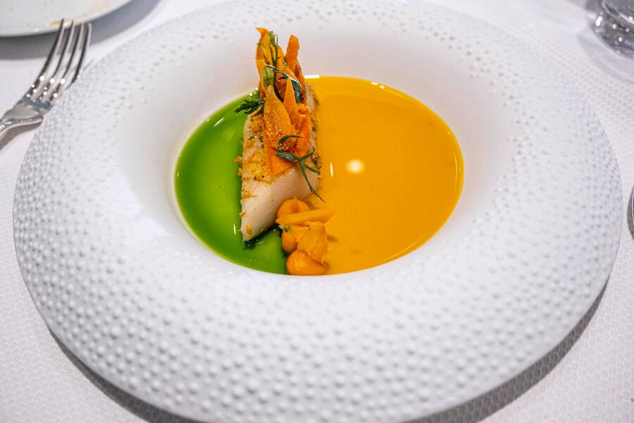 Le plat réalisé en l'honneur de Philippe Rochat: Lieu jaune de ligne carottes et citron vert.