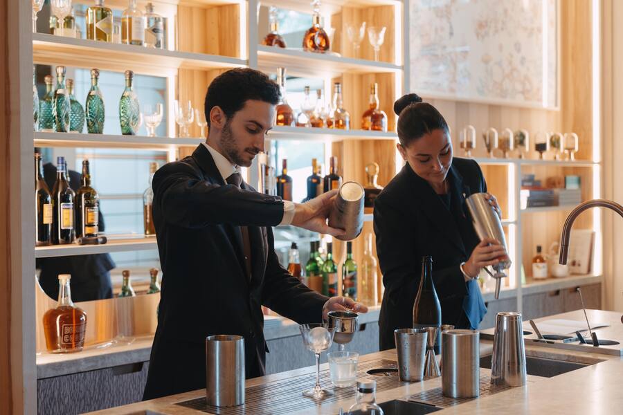 Bar im Restaurant Anne-Sophie Pic - Hotel Beau-Rivage Palace Lausanne - Sommer 2024 - Copyright Olivia Pulver