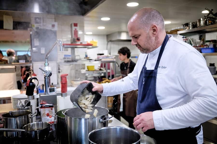 Gluringen, le 9 septembre 2024, Partner Lunch 2024 des JRE avec à la cuisine de l âHôtel restaurant Tenne Fernando Michlig et Gaston Zeiter © Sedrik Nemeth