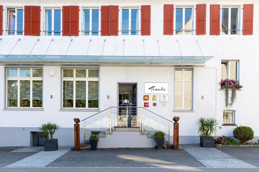 GMC Böniger Tranchiert Käsewagen bei Arno Sgier, Restaurant Traube Aussenaufnahmen