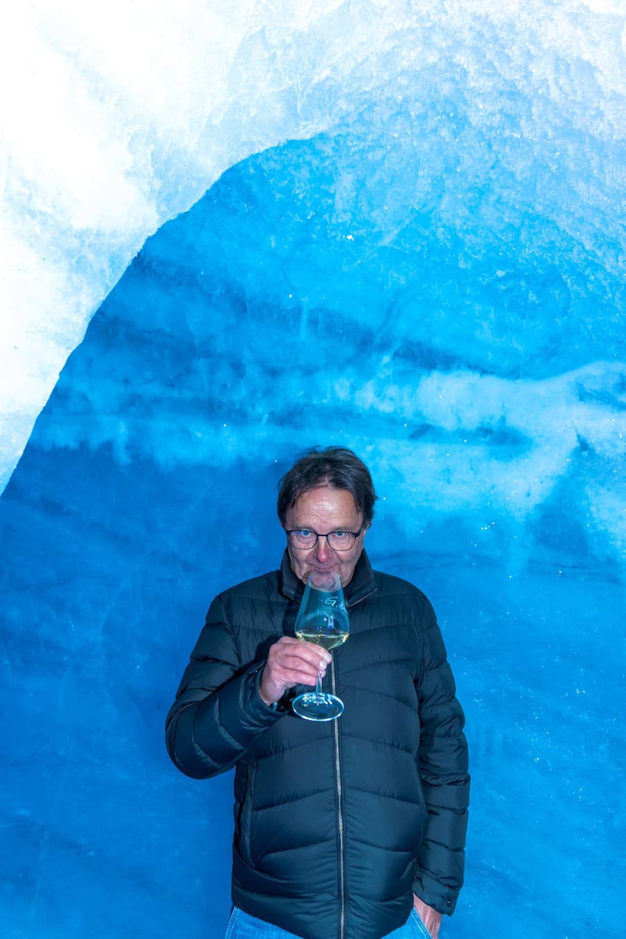 Vinum Vertikal, Weindegustation auf drei Höhen; Jungfraujoch BE Weindegustation Reportage mit Peter Keller PETER KELLER, Eisbar, Eispalast Fotografiert in Grindelwald am 12.10.2024