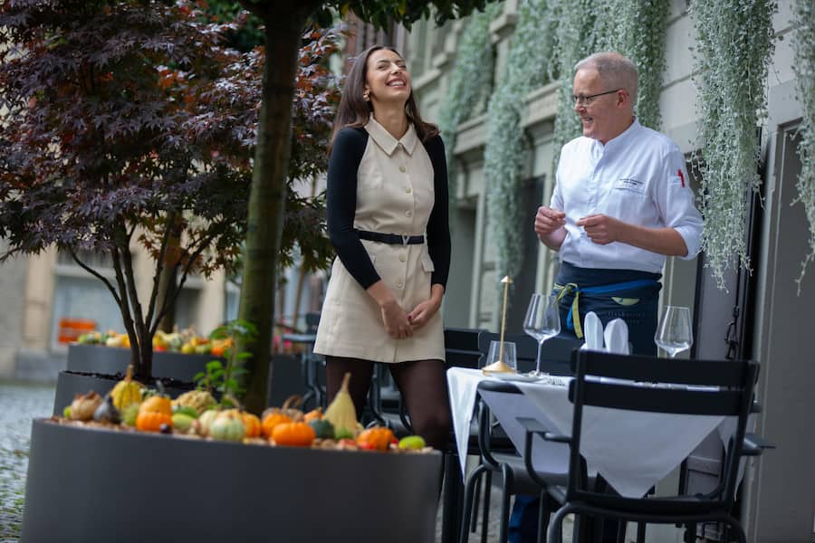Alain Koenig Inhaber/Geschäftsführer mit Chef de Service, Dominika Telgarecova (l)