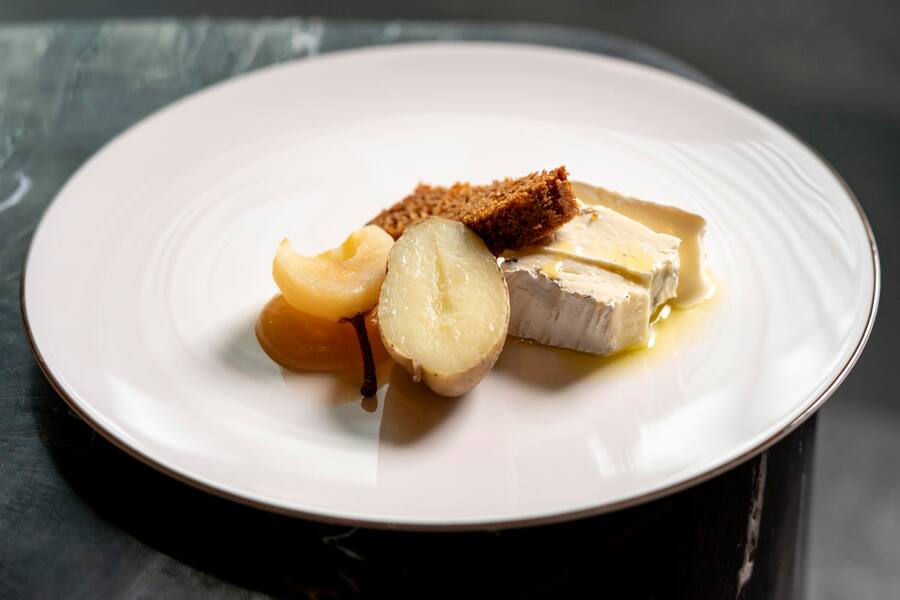 Buena Vista Kitchen Club im Chedi, Brie de Meaux Périgord Trüffel, Honigbrot Lebkuchengewürz, von Robert Speth