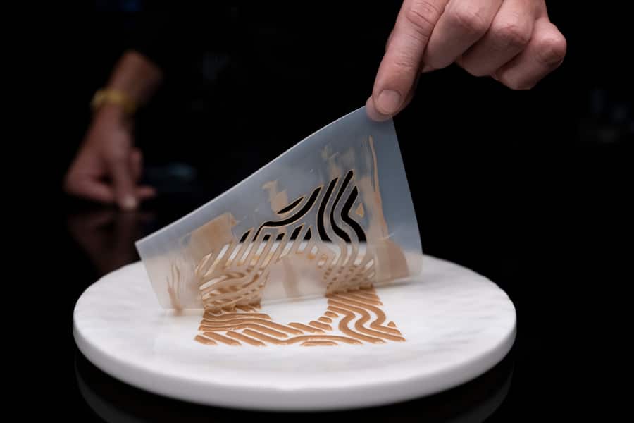 Titouan Claudet, Chef pâtissier au Woodward Geneva. Dessert â Le café. Genève, 20.08.2024 © Fred Merz | Lundi13