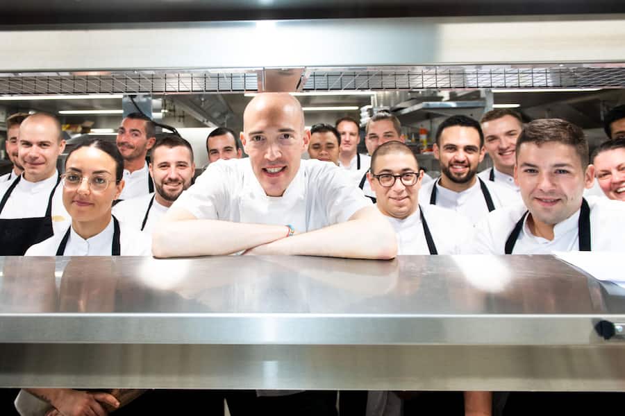 Gilad Peled, KŸchenchef mit seiner Crew im Hotel Palace in Luzern, wo morgen die Eršffnung statt findet. (Eveline Beerkircher, Luzern 22. September 2022) Honorarpflichtig! Eveline Beerkircher: info@evelinebeerkircher.ch