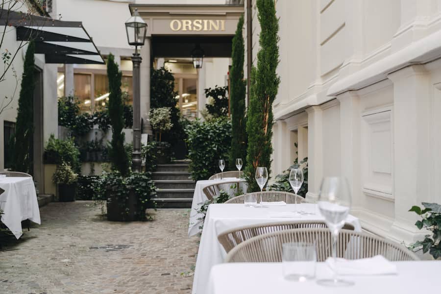 Sommer-Terrasse Orsini - Mandarin Oriental Savoy Zurich - Hotel des Jahres 2025 - Sommer 2024 - Copyright Olivia Pulver