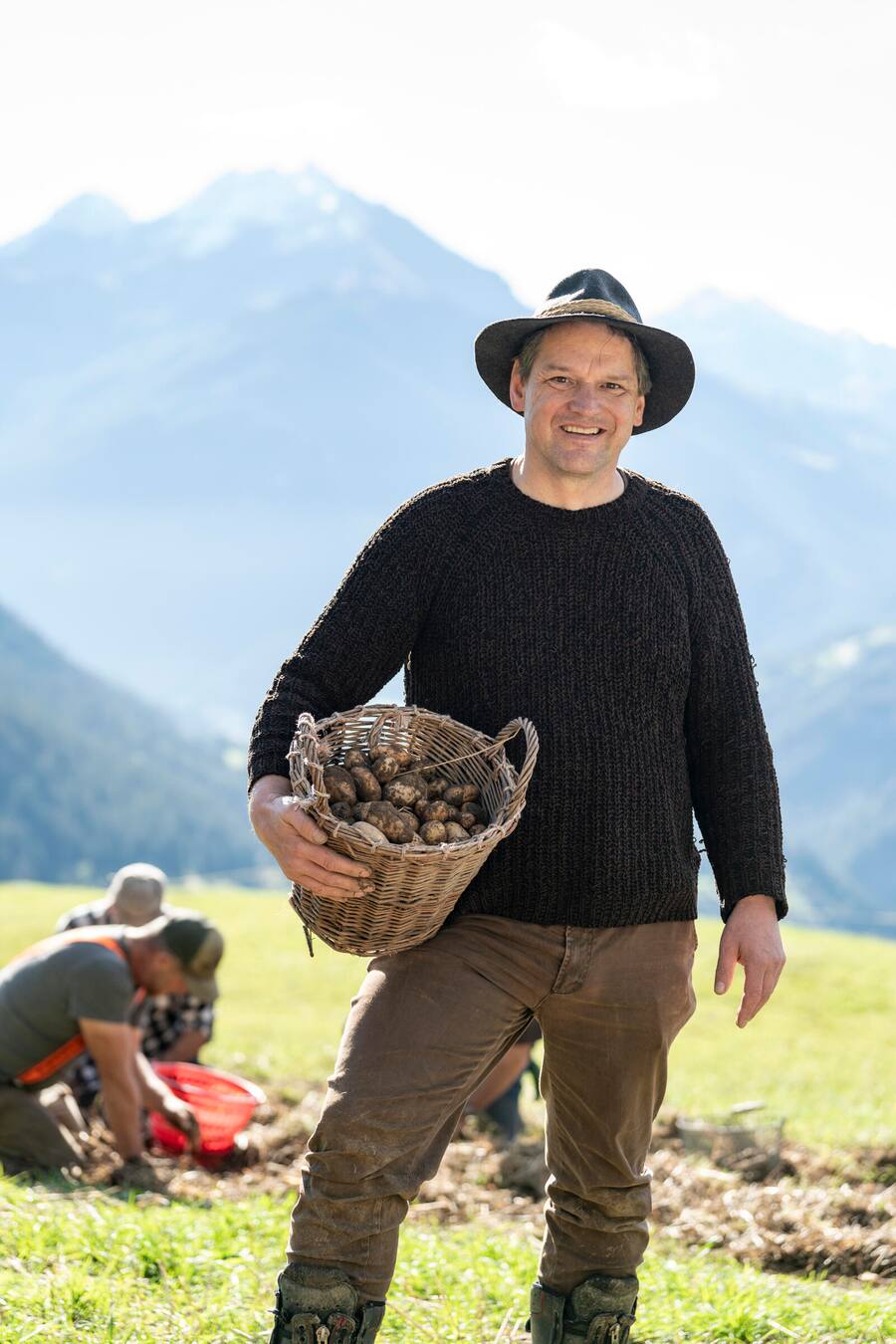 Hansjoerg Ladurner , Scalottas Lenzerheide, Kartoffelernte in Lain