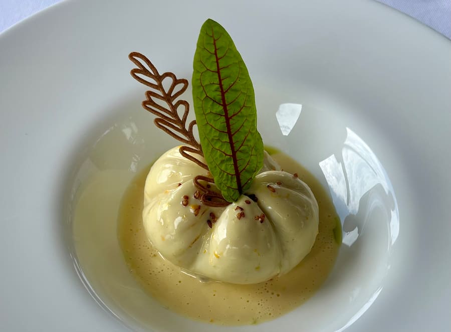 La quenelle de sandre du lac majeur au beurre blanc est superbe.