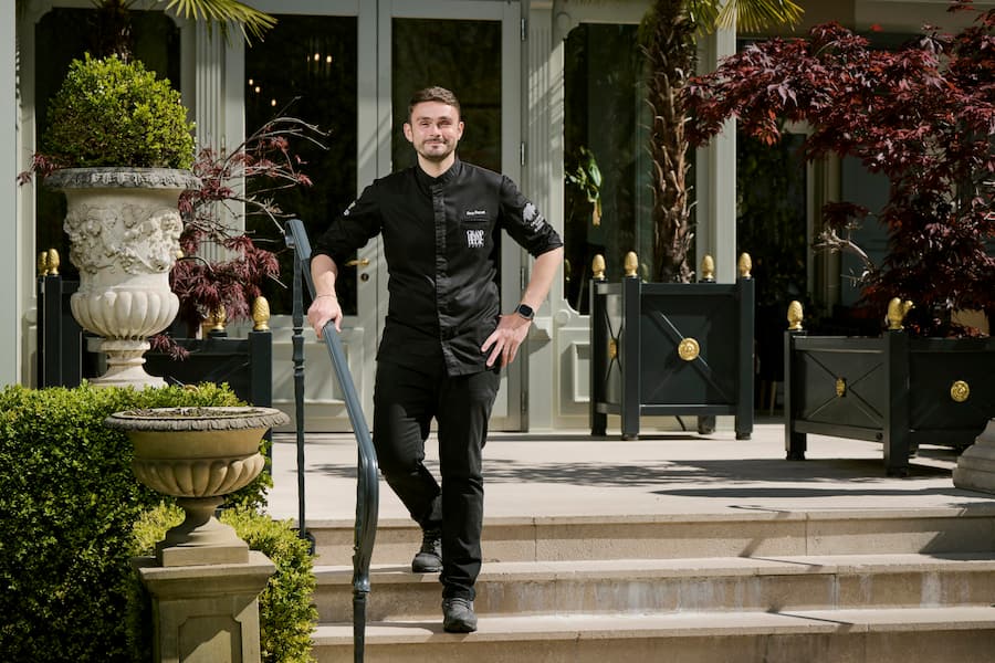 Le chef Guy Ravet du Grand Hotel du Lac ouvre son restaurant gastronomique "Emotions", photographié le mercredi 3 mai 2023 à Vevey. (© Gabriel Monnet)