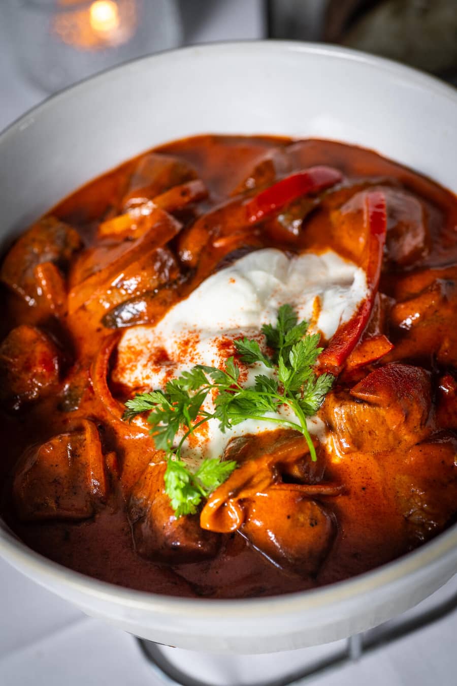 Rindsfilet-Gulasch Stroganoff mit Tagliatelle