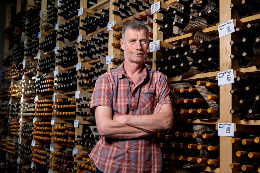 Benoît Dorsaz in seiner Weinschatzkammer