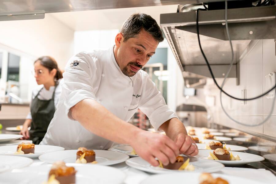 Buergenstock, Damian Carini, Patissier in Küche, Moet & Chandon-Essen