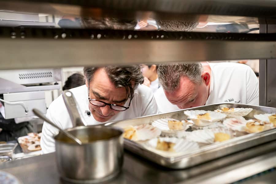 Buergenstock, Yannick Alleno und Mike Wehrle in Küche, Moet & Chandon-Essen