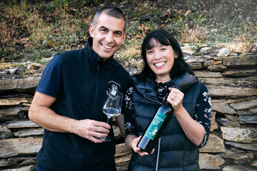 Porträt von Isabella & Stéphane Kellenberger, aber auch von José Vouillamoz sowie Stimmungsfotos von der Veranstaltung. Completer Cave Vin d'oeuvre