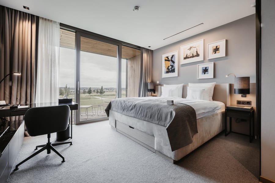 PDF an Sabine Biedermann, s.biedermann@primcom.com PDF an leonard.buchet@oeschberghof. com Hotel Ãschberghof in Donauschingen. Hier wohnt die Nationalmannschaft von Spanien während der EM 2024 in Deutschland.