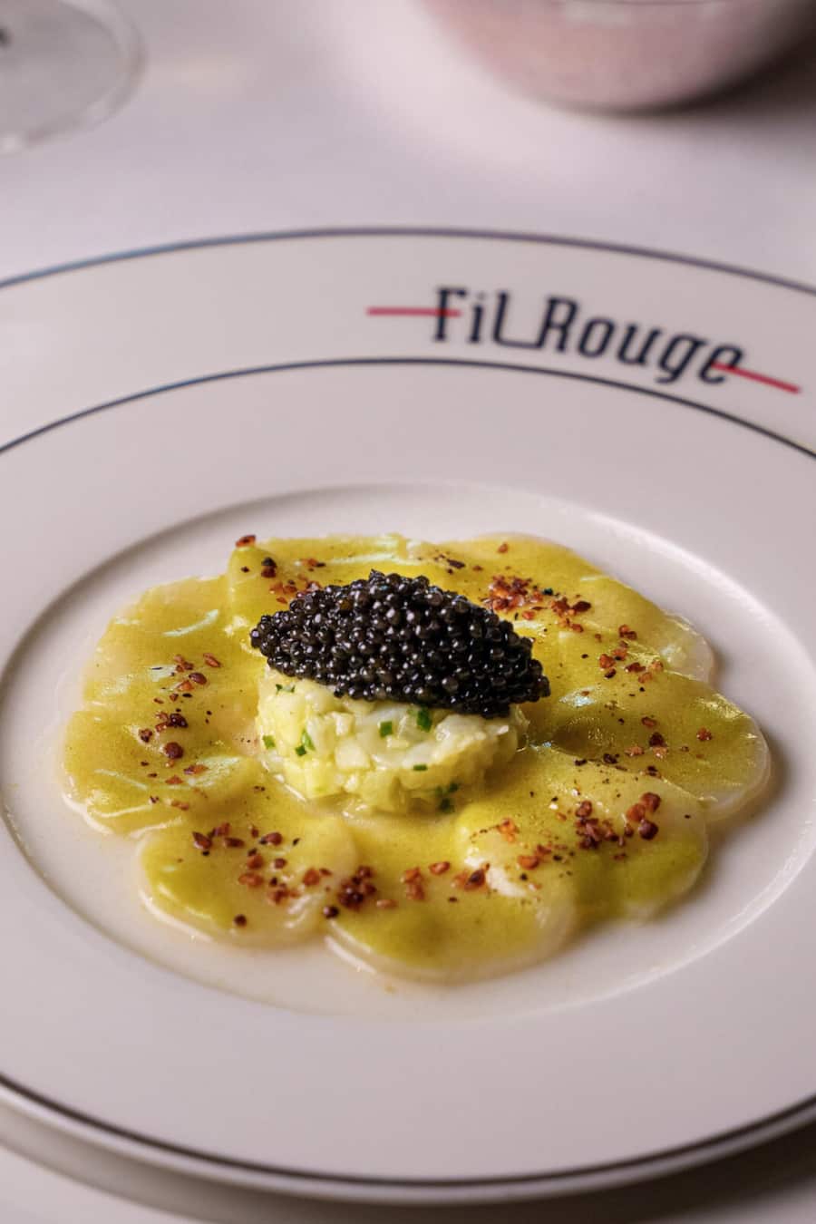 Kaviar-Küche. «Explora» steht für Luxus. Also gibt es zu Jakobsmuscheln Oscietra-Kaviar. Nicht zu knapp.