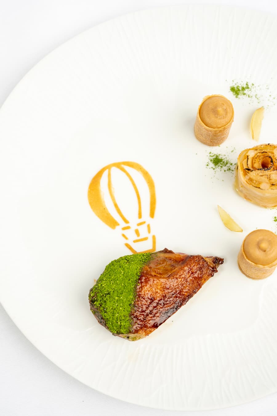 Geneve, le 17 octobre 2024. Les chefs Danny Khezzar du Bayview a Geneve et Franck Pelux du Lausanne Palace vont cuisiner ensemble pour un repas de gala prevu en novembre. Ici ensemble a l Hotel President Wilson. © Magali Girardin