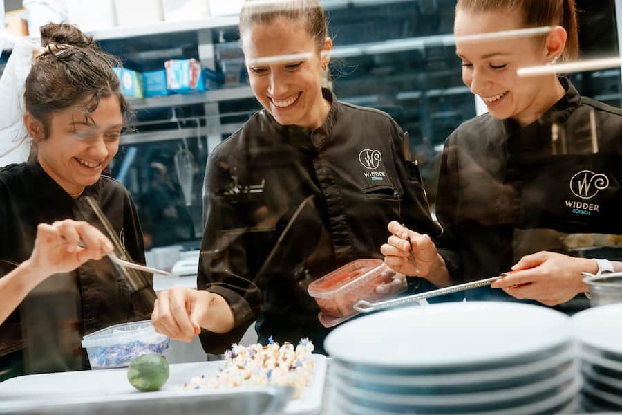 20.11.2024, Zuerich, Sapori Ticino Gala im Widder Hotel | Irene Mason mit Team (photo by Remy Steiner for Gault Millau)