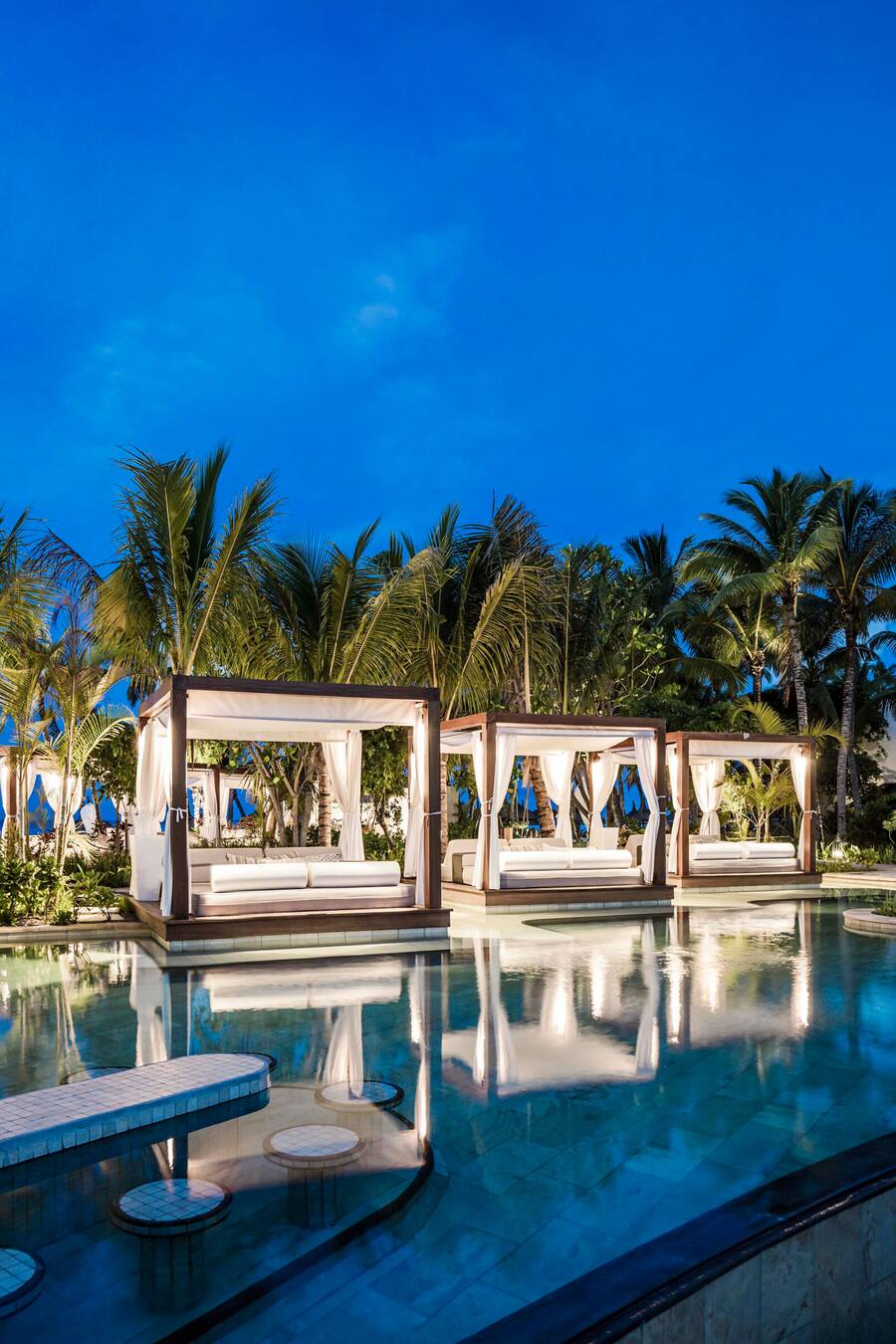 Le Saint Geran, Pool