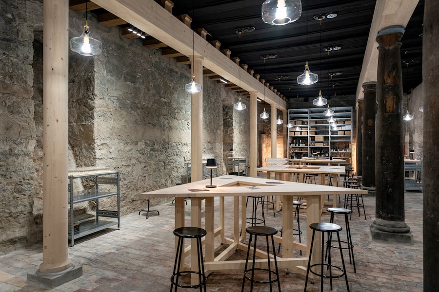 Les Bulles , Champagnerladen, Zürich, Verkaufslokal im Keller