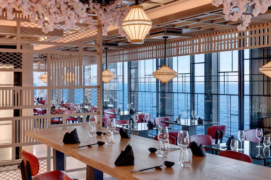 Highlight Sakura. Hier gibt’s die Küche Asiens. Die Sushi werden à la minute zubereitet. «Explora» steht für Qualität.