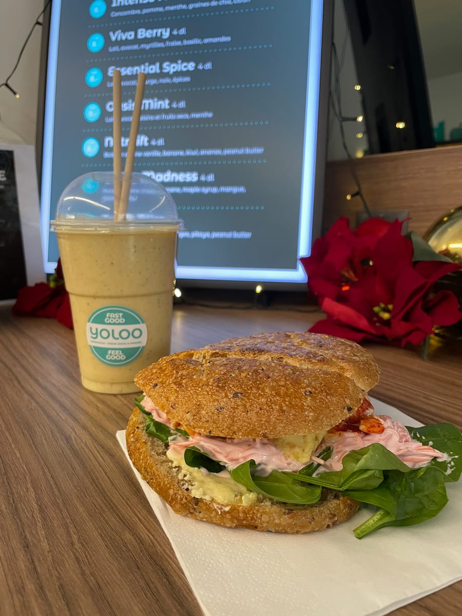 yoloo-vevey-bar-a-jus-smoothies-cookies-sandwichs-leguriviera