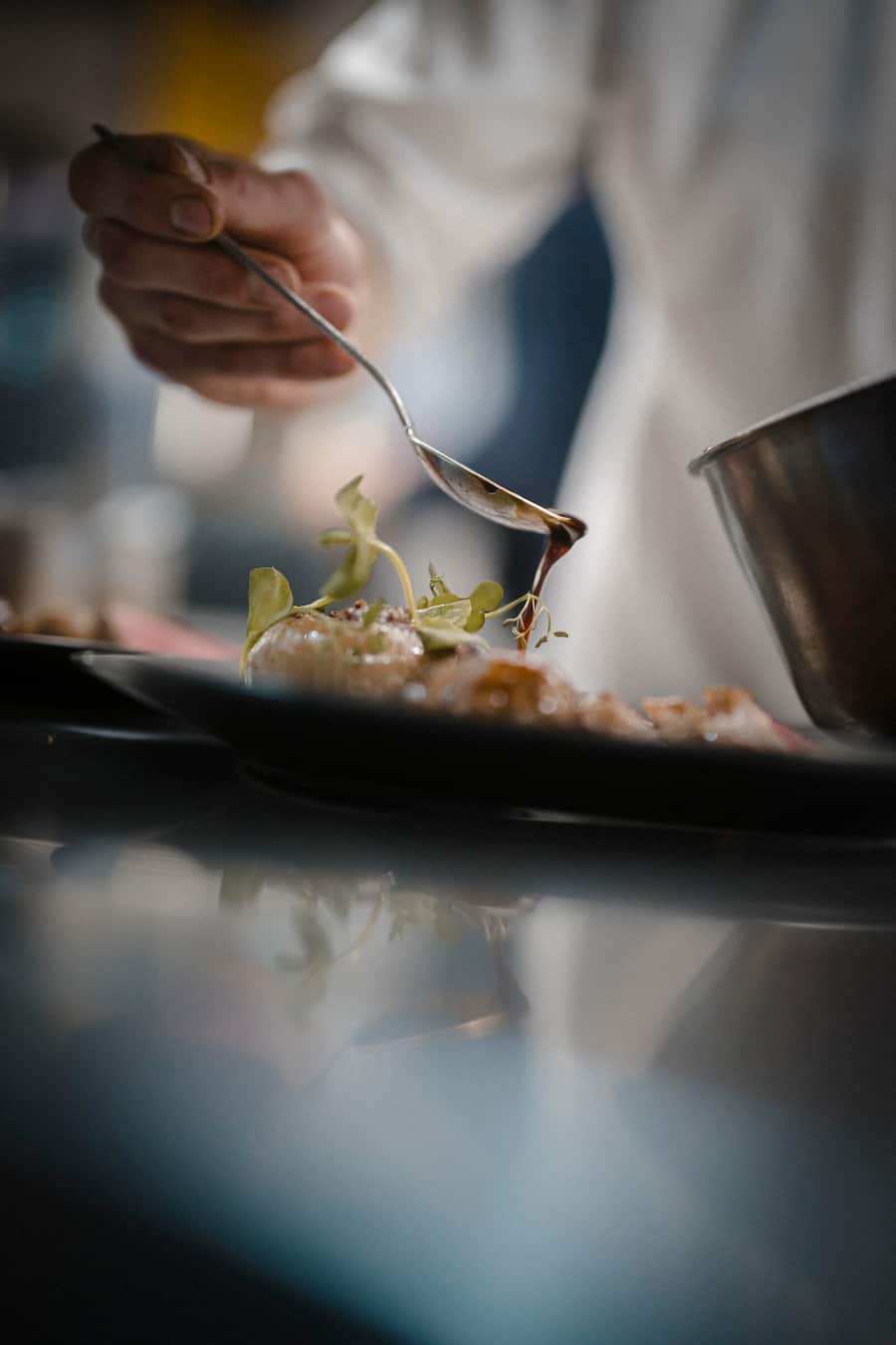 Sergio Grand, Küchenchef, Marmo-Restaurant, Donnerstag 12 Dezember 2024 in Zermatt. (© Gabriel Monnet)