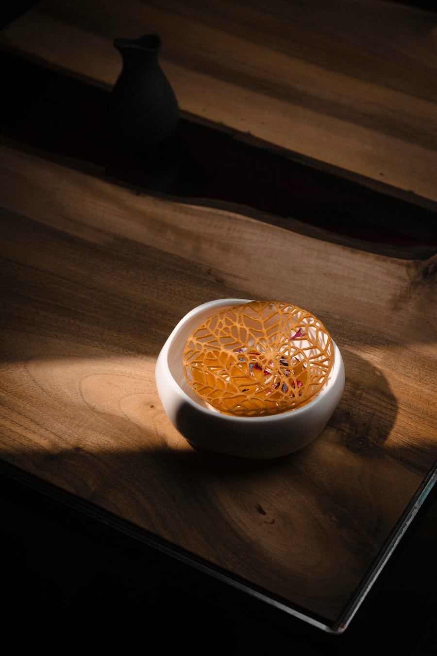 Dessert: Panettone "Balocco", épices d'hiver, vin rouge l'Or de Conthey Restaurant Potato, mercredi 11 décembre 2024 à Zermatt. (© Gabriel Monnet)