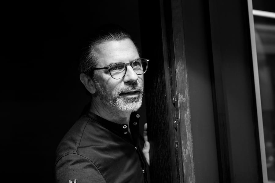 Andreas schaut in der Küche vorbei - Dinner Club - Kochsendung auf Prime - Schloss Schauenstein Fürstenau - November 2024 - Copyright Olivia Pulver