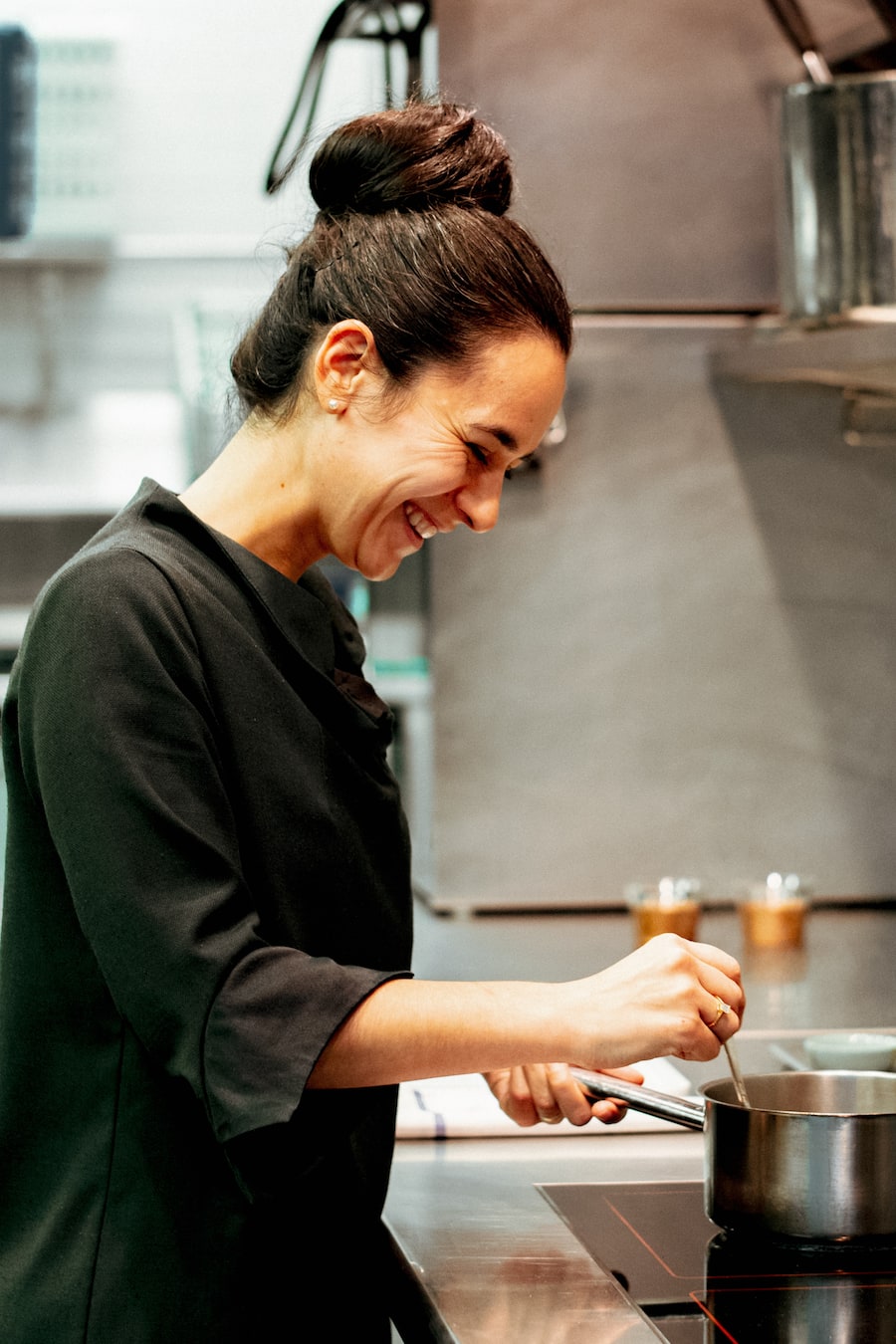 GMC - BÃNIGER - Böniger tranchiert: Ines Triebenbacher macht für uns Glühwein - Igniv Zürich