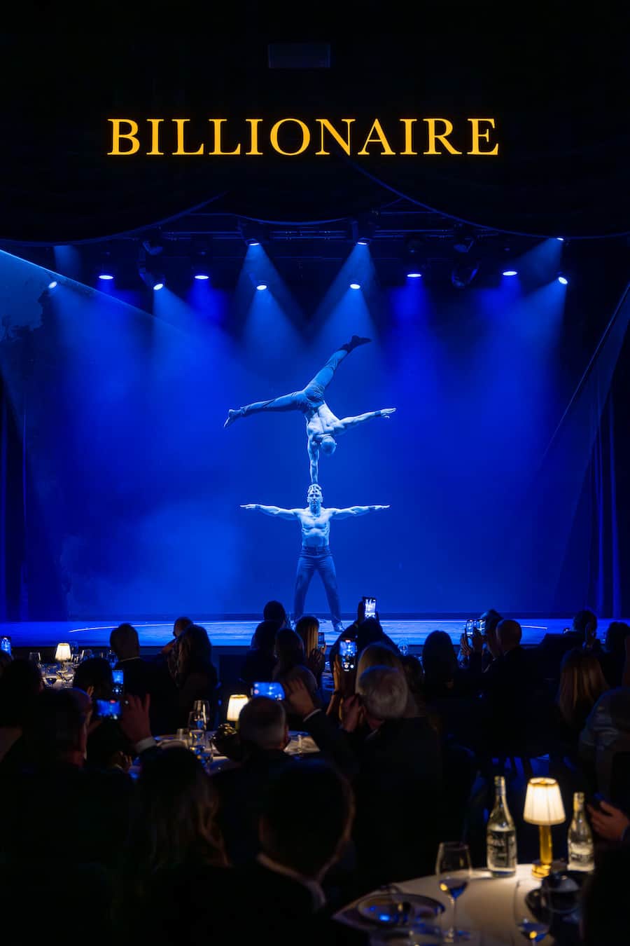 Typisch Billionaire: Die Kellner sind Teil der Show.