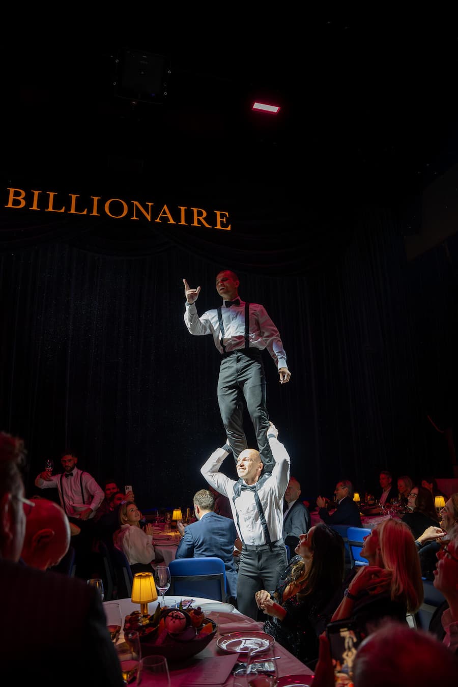 Typisch Billionaire: Artisten der Extraklasse.