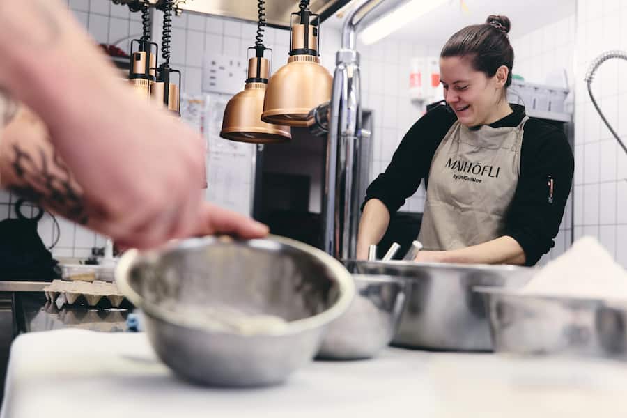 Gault Millau; Maihöfli Luzern - Larissa Bernet backt Schoggistiefeli